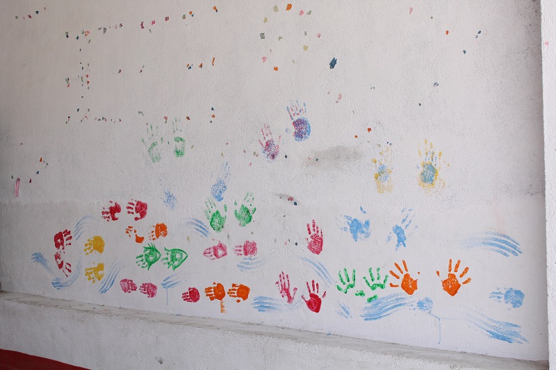 with the hand prints walls looked something like this.